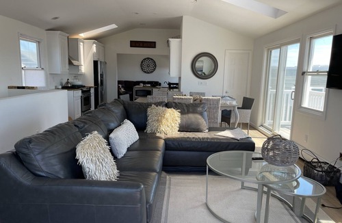 Long Beach House | Oceanviews from Every Room.Steps to the Beach