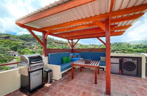 Coco Sunset Hills Condo | Oceanviews on a Budget - Massive Rooftop Patio