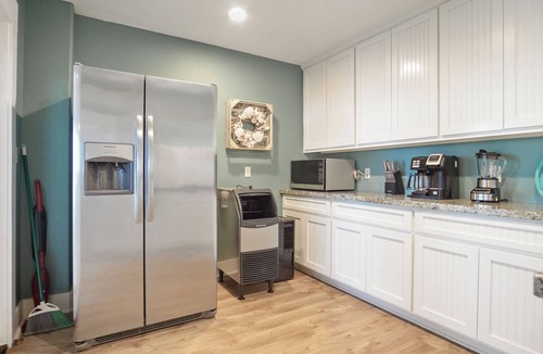 Crystal Beach House | Oceanviews | Small Dogs OK | Luxe | Extra Kitchenette