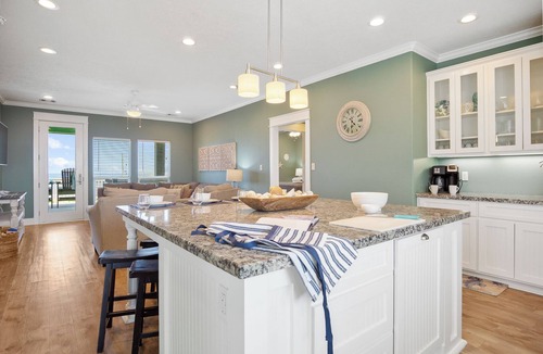 Crystal Beach House | Oceanviews | Small Dogs OK | Luxe | Extra Kitchenette