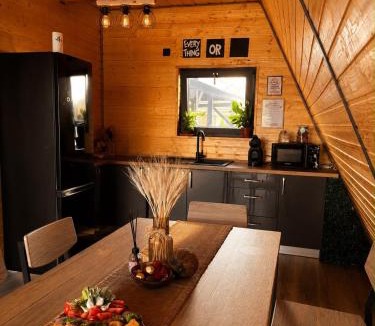 Ocna Mures Ski Chalet | Ocna Frame - A Frame cu Jacuzzi si Terasa