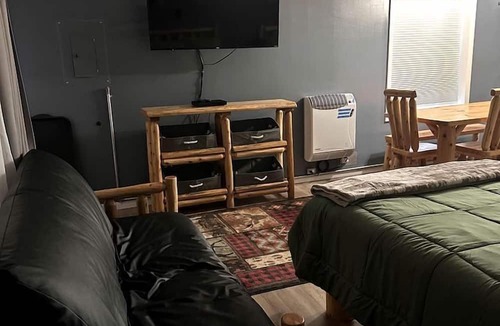 Millersburg Cabin | Ocqueoc Delux Double Cabin Pet-Friendly in Ocqueoc, MI