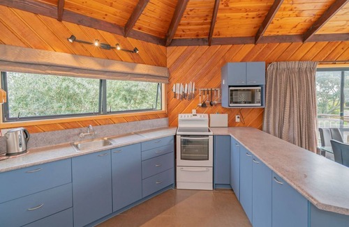 Matarangi House | Octagon by the Beach - less than 100m to Matarangi Beach