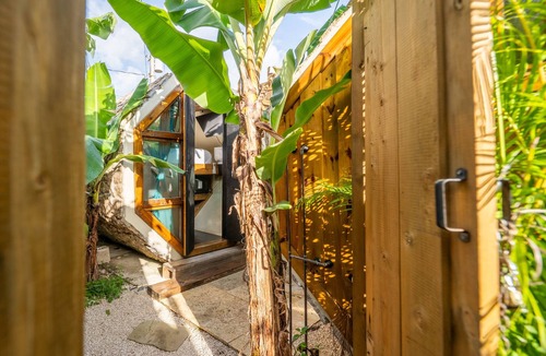Las Carreras RV Rental | Octagon Cave Home by the Beach!