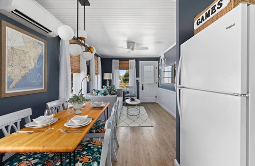 Villas Apartment | Octopus Cottage: Hot Tub | Kayaks | Fire Pit