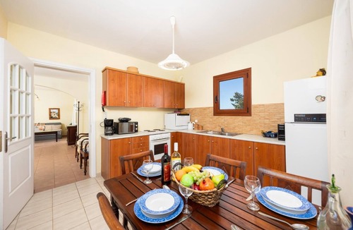 Plaka Villa | Odysseus Villa - Three Bedroom Villa, Sleeps 6