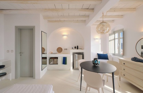 Plaka Apartment | Odyssey Rock