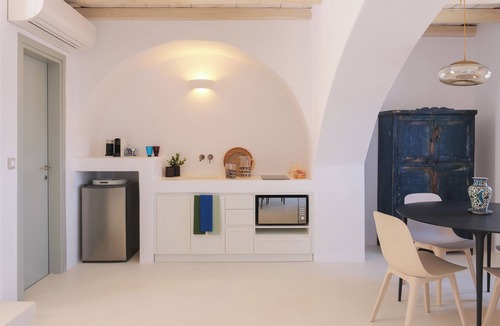 Plaka Apartment | Odyssey Rock