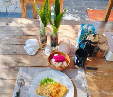 Rote Island Bed & Breakfast | Oemau Bungalow