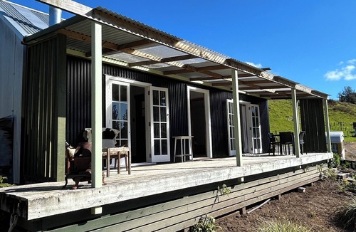 Onaero Cabin | Off Grid 2-bedroom cabin in Onaero perfect for relaxing getaways