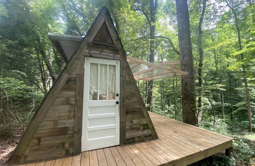 Grandview Cabin | Off-Grid Experience in Cozy Mini A-Frame in Picturesque Tennessee
