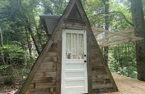 Grandview Cabin | Off-Grid Experience in Cozy Mini A-Frame in Picturesque Tennessee