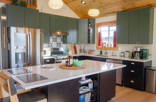 Indian Mountain House | Off-Grid Mountain Cabin w/Deck & Divide Views