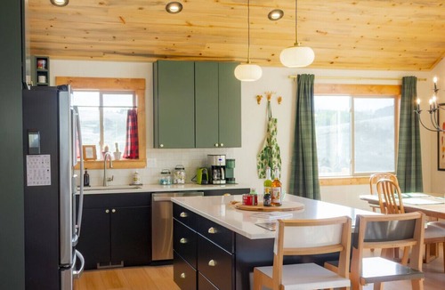 Indian Mountain House | Off-Grid Mountain Cabin w/Deck & Divide Views