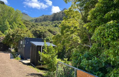 Christchurch District House | Off-Grid Tiny-House Escape - Manu Waiata