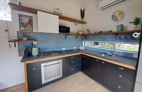 Christchurch District House | Off-Grid Tiny-House Escape - Manu Waiata