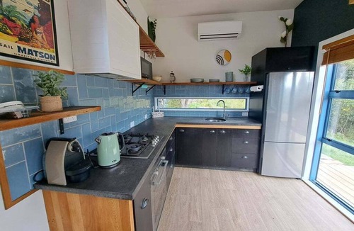 Christchurch District House | Off-Grid Tiny-House Escape - Manu Waiata