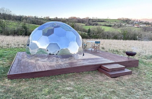 Honiton House | Off-grid Unidome escape with Hot Tub and Sauna for stargazing in Devon’s Blackdown Hills