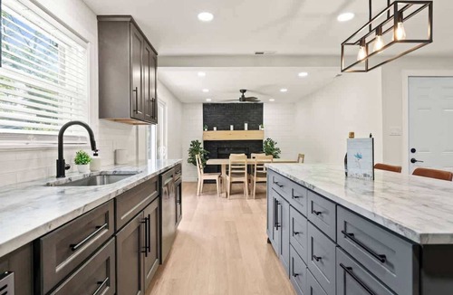 Indianapolis House | Off Leash Oasis - Brand New Hot Tub & Fire Pit - Pet Friendly!