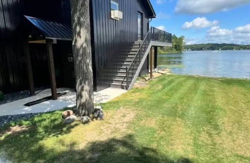 Newaygo Apartment | Off the Hook!