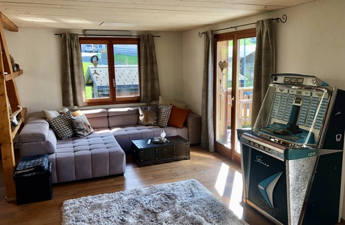 Erschmatt Apartment | Offene Ferienwohnung, Grosse Panorama-terrasse in Einem Kleinen Ruhigen Bergdorf