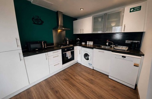 Belfast City Centre Apartment | Offering city views, 2BR Mountain View City Centre