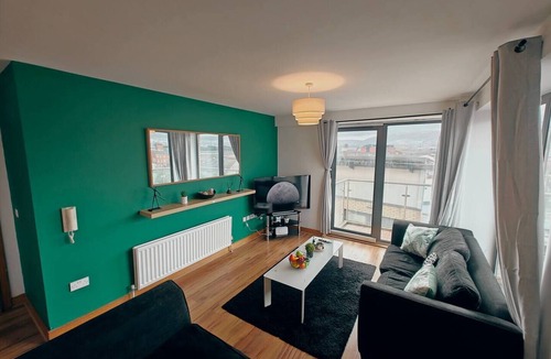 Belfast City Centre Apartment | Offering city views, 2BR Mountain View City Centre
