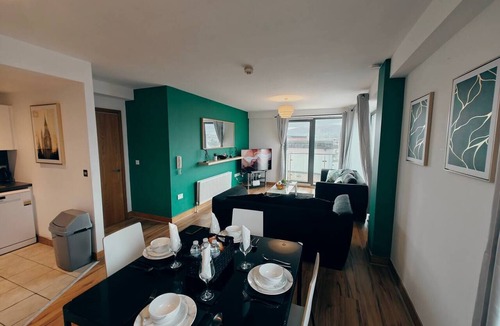 Belfast City Centre Apartment | Offering city views, 2BR Mountain View City Centre