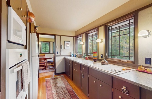 Bittinger House | Official Fallingwater Lodging Partner—Just 32 miles away