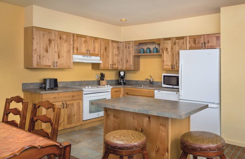 Klamath Falls Resort | OFFICIAL LISTING | Worldmark Running Y 2BR w/Balcony, Indoor Resort Pool & Golf