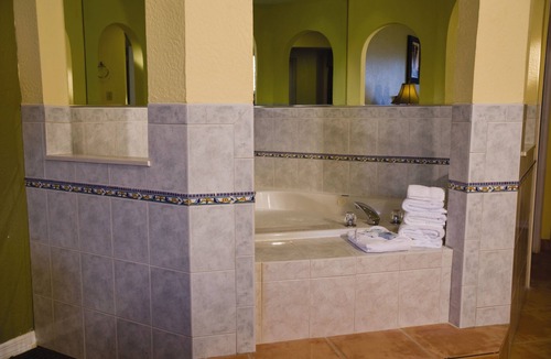 Pompano Beach Resort | OFFICIAL LISTING | Wyndham - Sea Gardens Studio w/Pool, Beach, Attractions!