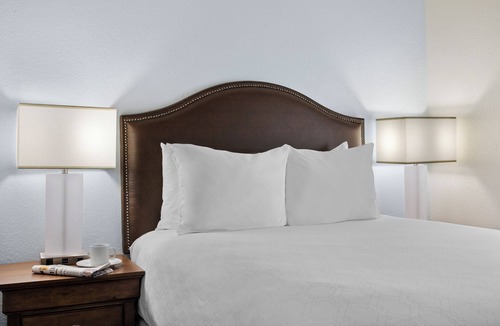 Lake Havasu City Resort | OFFICIAL LISTING | Wyndham - Havasu Dunes Resort Studio Suite w/Pool & FREE WIFI