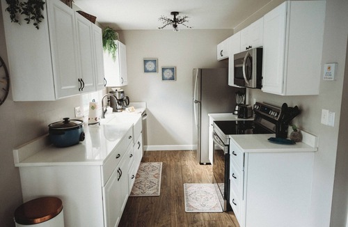Akron House | Ohio Towpath Paradise Luxury Canal-Side 3BR Pet-Friendly Near DT Akron and kayak