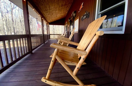 Mill Run Cabin | Ohiopyle/Fallingwater Stargazers Cozy Cabin Covered Hot Tub/Fire Pit/Sleeps 5