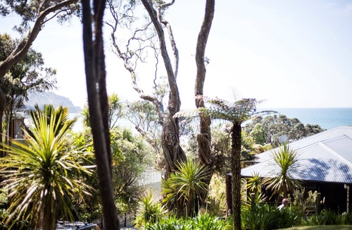 Ohope House | Ohope main beach, across road from surf club, wide ocean views, quiet ROW