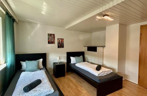 Gaildorf Apartment | OhPardon! GAILDORF - Monteurwohnung im DG, Einzelbetten, Garten