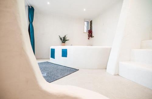 Blaimont House | Oia Moon