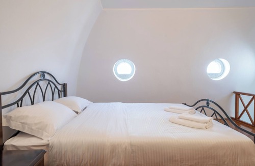 Oia Hotel | Oia's Square Residences