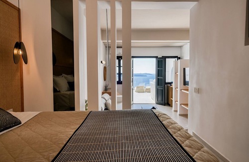 Finikia Hotel | Oia Suites