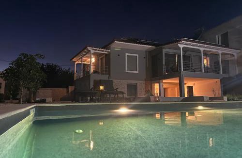 Astros House | Oikies