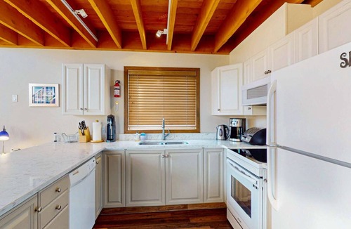 Snow Pine Estates Condo | Okanagan - Arolla Chalet C