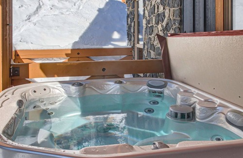Big White Ski Resort Condo | Okanagan - Stonegate Resort Unit C103