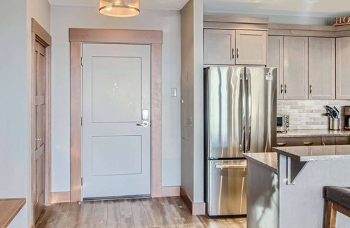 Big White Ski Resort Condo | Okanagan - Stonegate Resort Unit B302