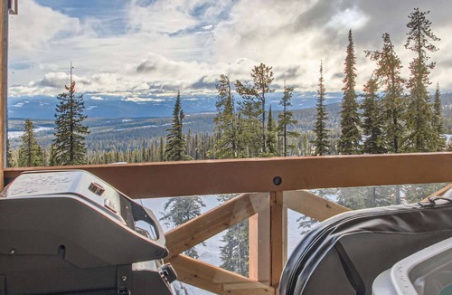 Big White Ski Resort Condo | Okanagan - Stonegate Resort Unit B302