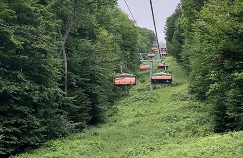 Ludlow House | Okemo Family Ski House - Sleeps 13 - Walk to Sachem trail - 100 yds