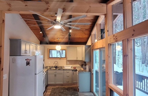 Ludlow Ski Chalet | Okemo Hideaway – Secluded Woodland Chalet 7 minutes to Slopes & Village