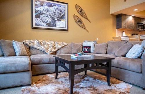 Ludlow Condo | Okemo Mountain Escape: 3BR Luxury Trailside Access