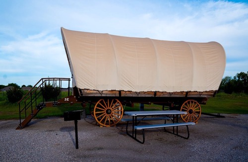 South Oklahoma City House | Oklahoma Glamping in this Wonderful Covered Wagon for Family Vacations near Oklahoma City