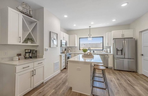 Arnolds Park House | Okoboji Lakeside Retreat In Arnolds Park