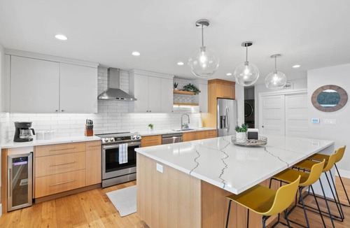 Olalla House | Olalla Bay Waterfront Stay w/Beach, Kayaks & Hot Tub